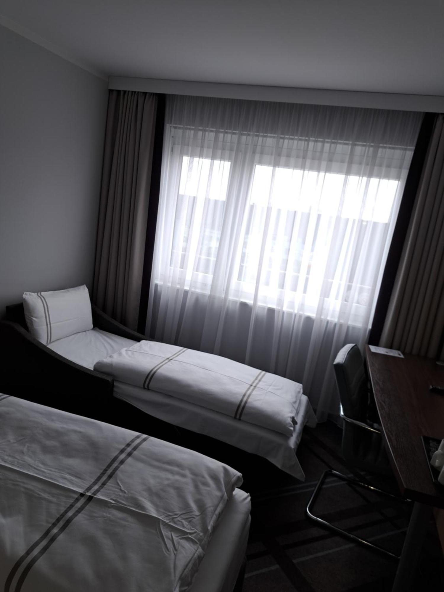 Premier Inn Stuttgart Airport ไลน์เฟลเดิน-เอคเทอร์ดิงเงน ห้อง รูปภาพ
